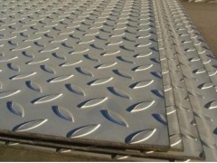 Лист стальной  рифленый чечевица 1500х6000х4мм 